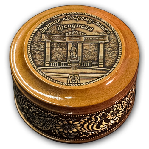 Шкатулка деревянная круглая с накладками из бересты Феодосия-Фонтан Доброму гению 70х46